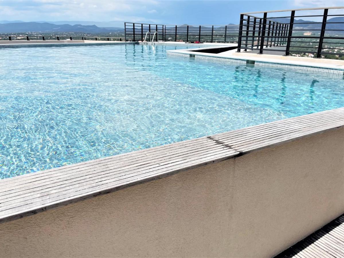 Tres Bel Appartement -Residence Avec Piscine Sur Le Toit Et Vue Panoramique Saint-Raphaël エクステリア 写真
